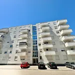 Cozy Apartment On Top Location With Private Parking