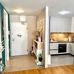 Cozy Apartment On Top Location With Private Parking