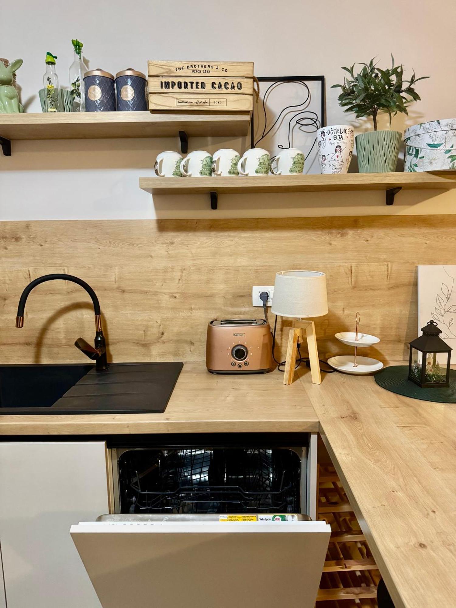 Cozy On Location With Private Parking Apartament *