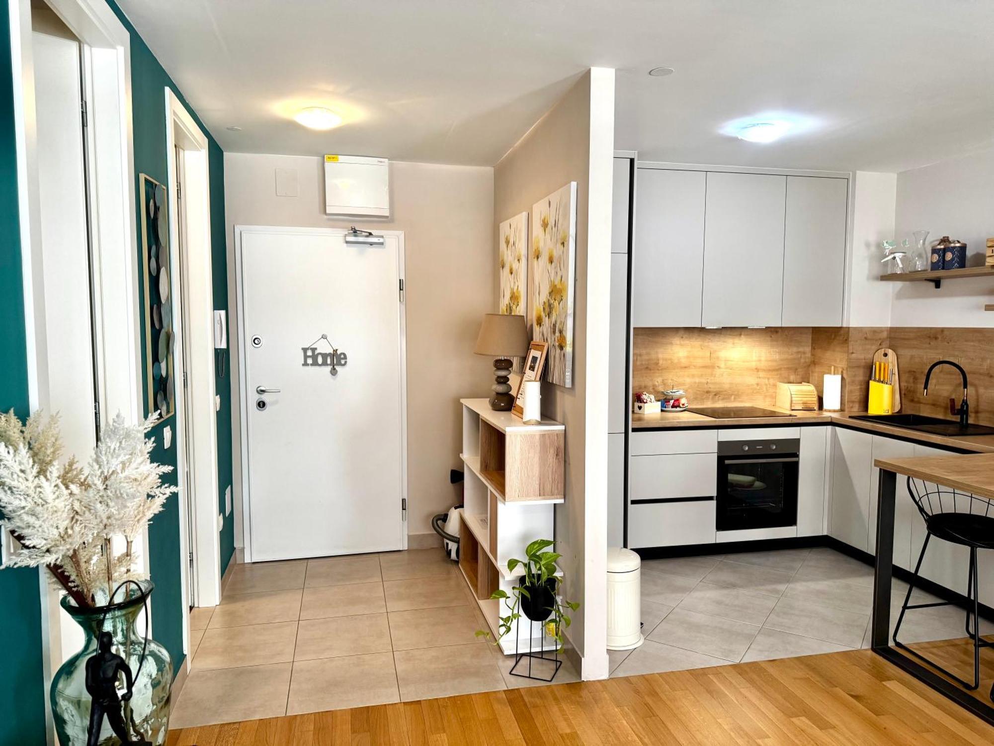Cozy On Location With Private Parking Apartament *